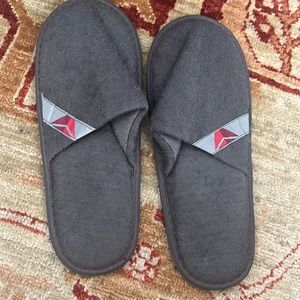 NEW - Delta Airlines Luxury First Class Slippers - unisex, one size fits most
